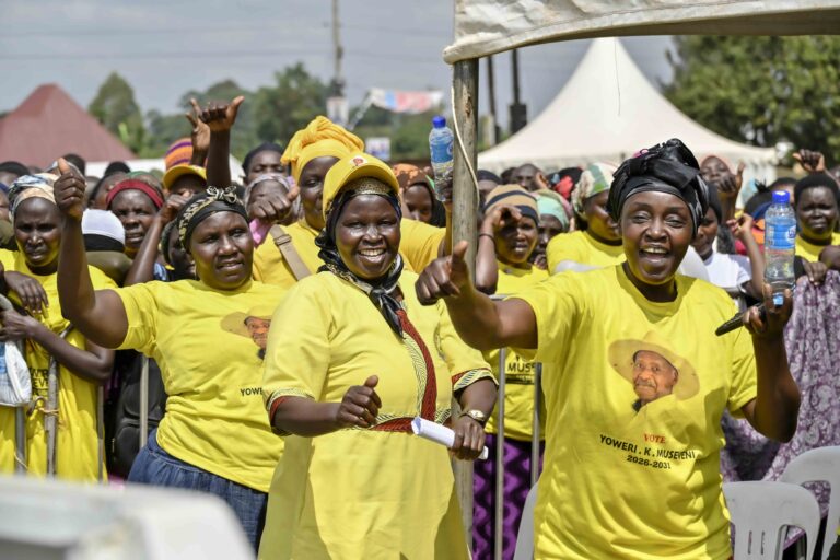 MUSEVENI PLEDGES REVOLVING FUND FOR MBALE STATE HOUSE NEIGHBOURS