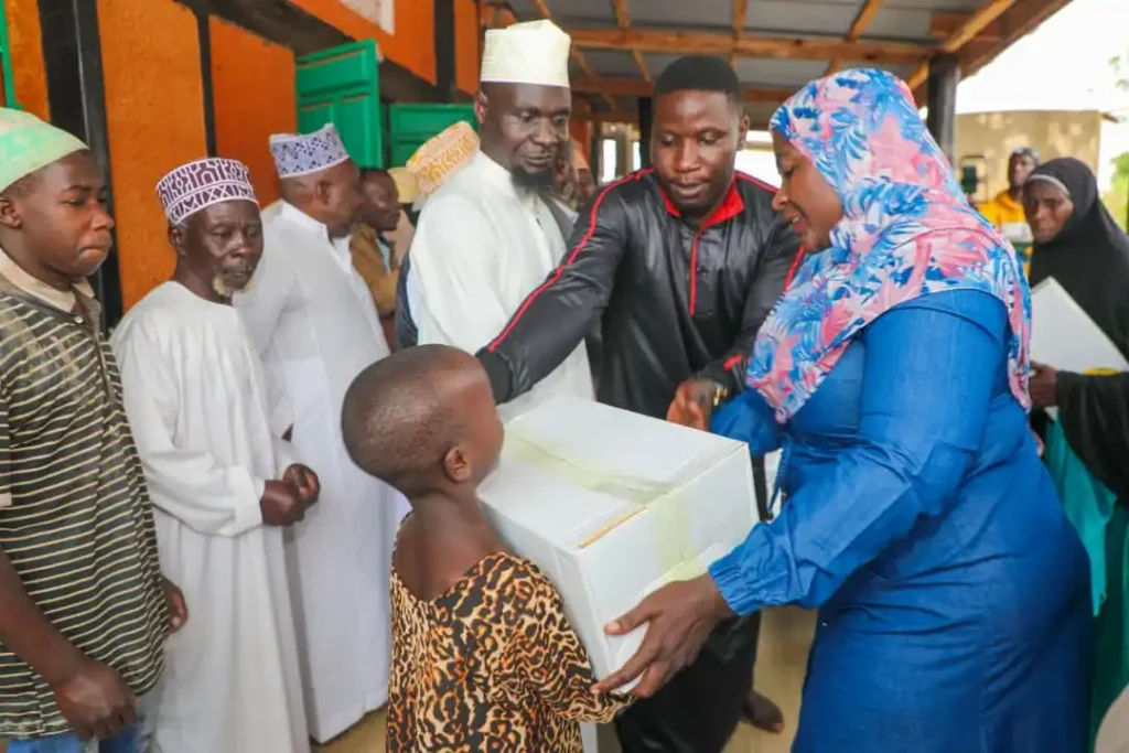 GENEROUS HADIJJAH NAMYALO EXTENDS FOOD RELIEF TO VULNERABLE COMMUNITY