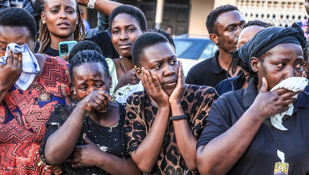 THOUSANDS MOURN KING OYO